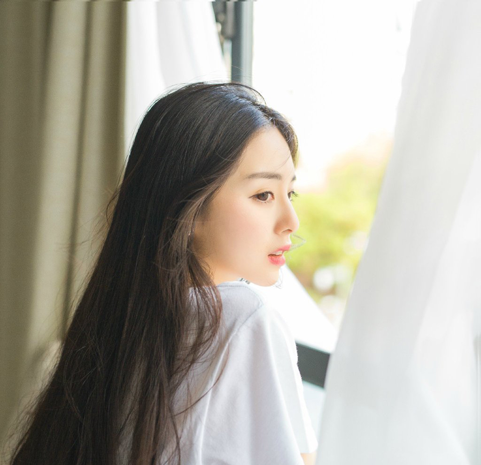 太爱一个人，你会太在乎他/她会跟谁一起，心里是否有你;太爱一个人，会被他/她牵着鼻子走，完全不能自己;太爱一个人，会无原则地忍受他/她，慢慢他/她习惯这种纵容;太爱一个人，他/她会习惯你对他/她的好，而忘了自己也应该付出。